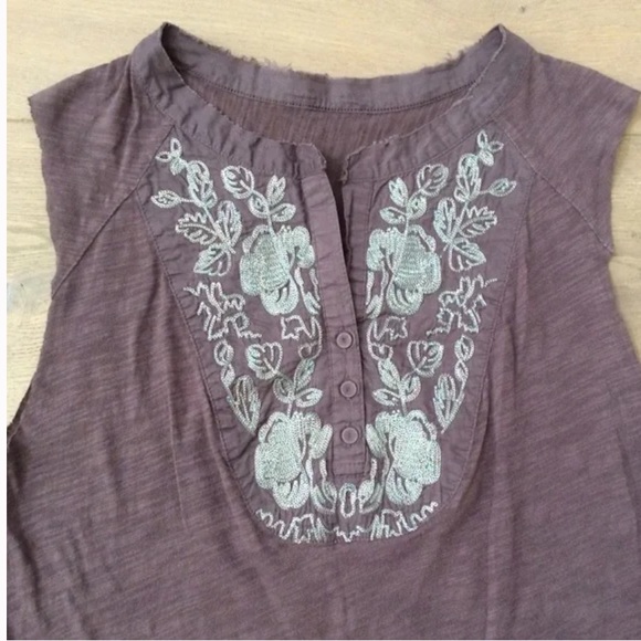 Cotton sleeveless embroidered tank top - Picture 3 of 9